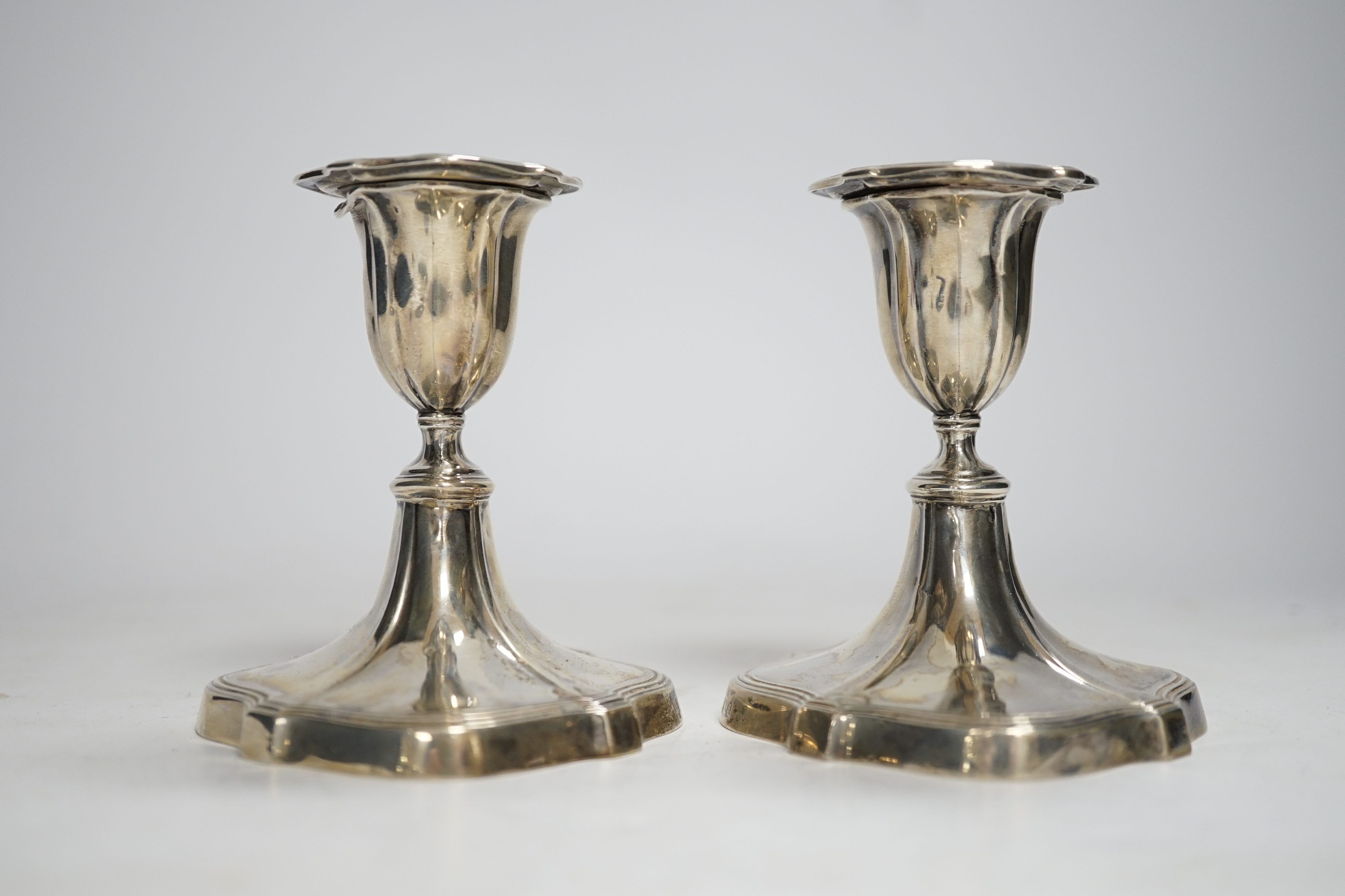 A pair of late Victorian silver mounted dwarf candlesticks, Hawksworth, Eyre & Co, Sheffield, 1899, 93mm.